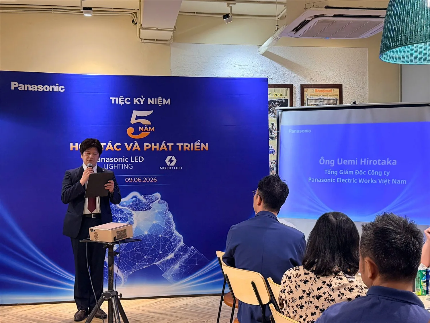 Mr. Uemi Hirotaka, General Director of Panasonic Electric Works Vietnam, speaking at the event.