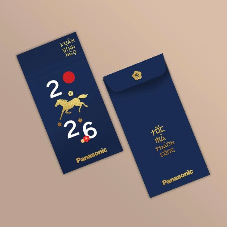 Bao lì xì xanh navy in logo Panasonic với hình ngựa dập nhũ vàng và câu chúc Tốc mã thành công (ảnh sưu tầm)