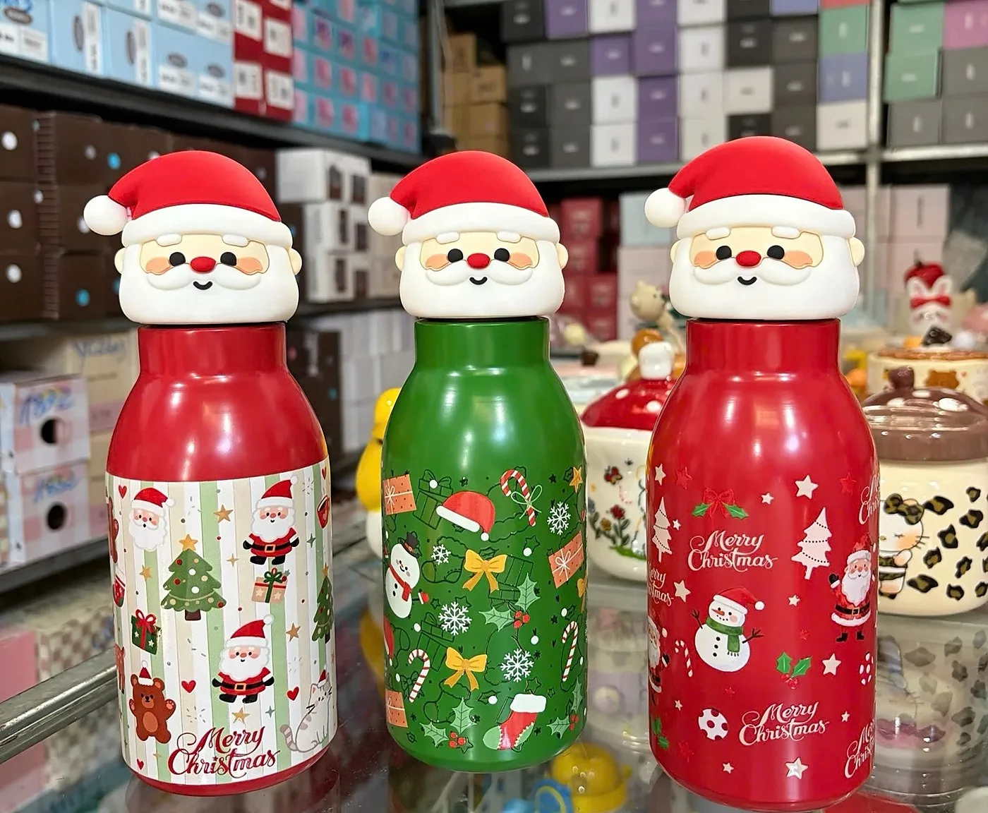 Ba bình giữ nhiệt nắp ông già Noel 3D thân đỏ và xanh lá in họa tiết Merry Christmas